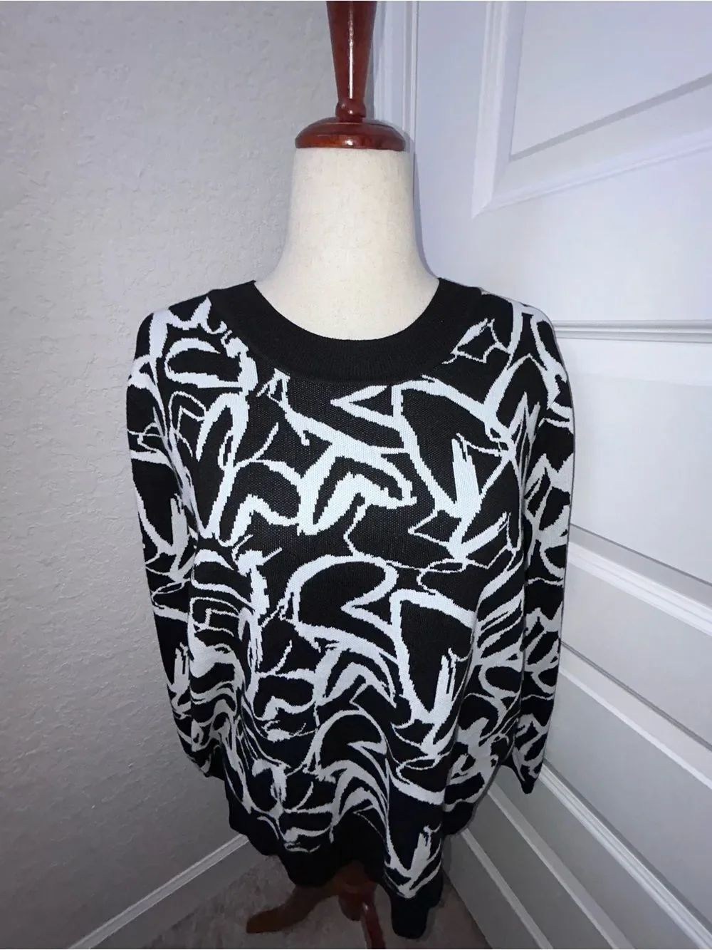 New, Adrianna Papell Floral Jacquard Print Long Sleeve Crewneck Sweater